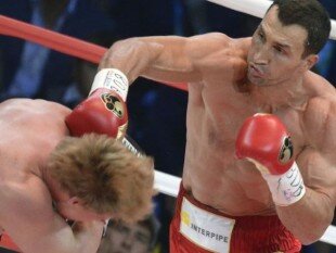 По итогам поединка, который длился двенадцать раундов, судьи единогласно признали победу украинского боксера.